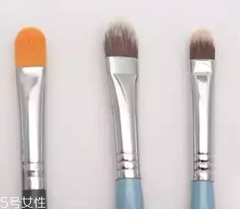 粉底先還是遮瑕先？最好先用粉底液