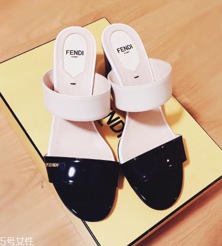 fendi鞋子一般多少錢？引領時尚潮流
