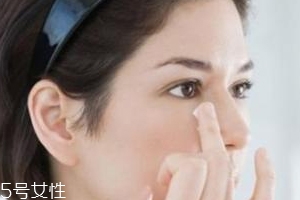 眼霜不可以來回涂抹嗎？這樣不如不涂