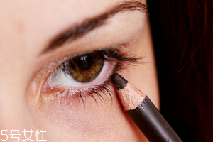 初學(xué)者怎么畫(huà)眼線(xiàn)好？教你如何正確畫(huà)完整眼妝