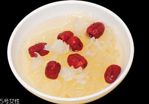 銀耳紅棗湯寶寶能喝嗎？對(duì)寶寶有著很多好處