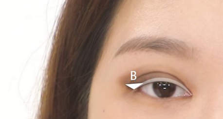 眼線液哪個牌子好用不暈染？眼角下垂畫眼線圖解 
