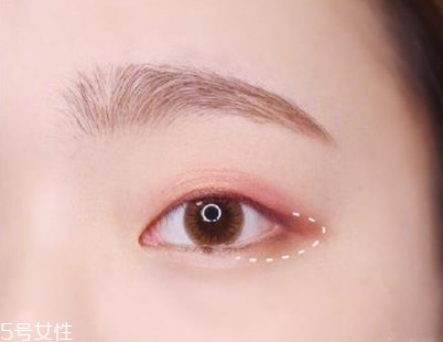 適合畫桃花妝的眼影有哪些？單眼皮桃花妝畫法步驟