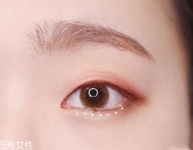 適合畫桃花妝的眼影有哪些？單眼皮桃花妝畫法步驟