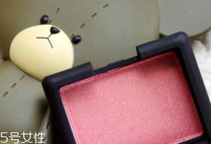 腮紅碎了該怎么解救？這4步變廢為寶