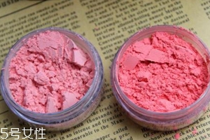 胭脂粉和腮紅膏哪個(gè)更好上色？胭脂粉適合油皮