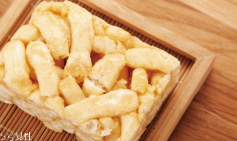 沙琪瑪產(chǎn)婦可以吃嗎？哺乳期吃東西要注意