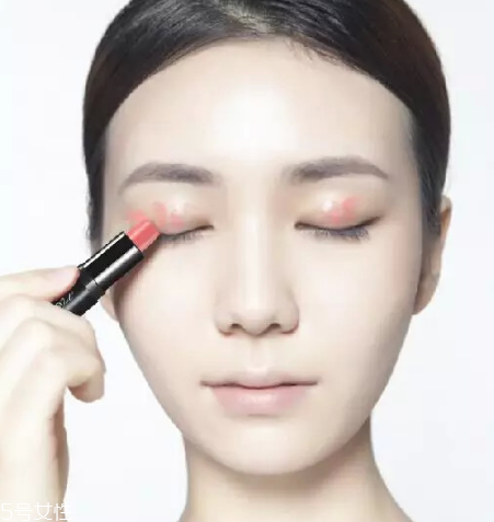眼影怎么畫會自然好看？眼影顏色這樣搭配最好看