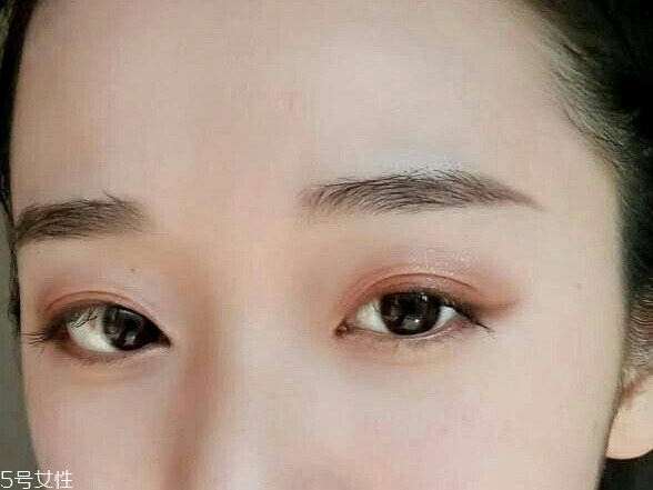 hold live眼影好用嗎？顯色度超贊
