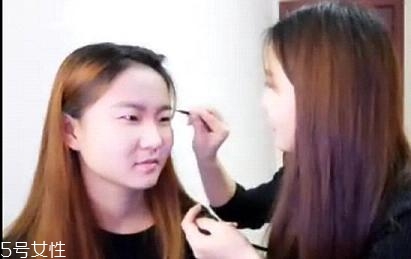 內(nèi)雙怎么畫眼線？內(nèi)雙眼皮畫眼妝技巧