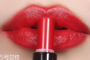 口紅致敏原因是什么？石蠟等成分在作怪