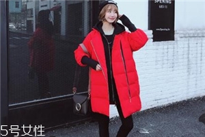 紅色羽絨服搭配什么褲子？四種混搭讓你潮范兒十足
