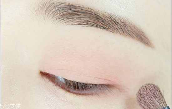 西柚色眼影怎么畫？教你畫高冷女神妝容