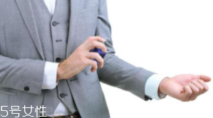 男士香水什么時候噴最好？出門前二十分鐘