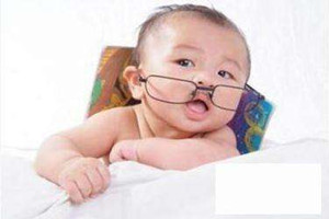 怎樣防止嬰幼兒弱視問題？三種方法合理預(yù)防