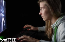 熬夜長膘什么原因？疲勞使人食欲大開