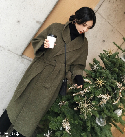 大衣和羽絨服哪個(gè)保暖？這個(gè)冬天不會(huì)冷