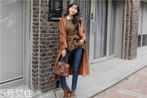 過膝大衣配什么褲子？各種混搭瞬間出眾