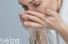 潔面乳和洗面奶是一種產(chǎn)品嗎？洗面奶適合干皮