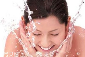 潔面乳和洗面奶是一種產(chǎn)品嗎？洗面奶適合干皮