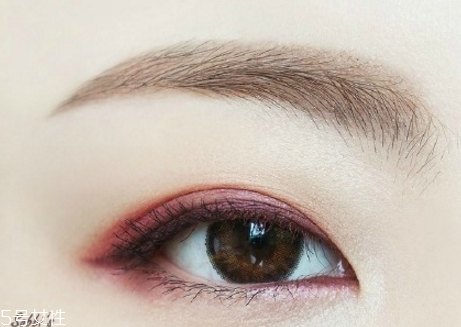 2018秋冬酒紅色眼妝怎么畫？神秘又有女人味的妝容