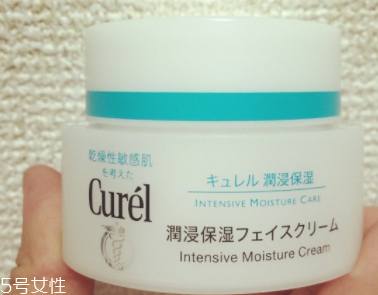 Curel乳霜早晚都能用嗎？夜間用最好