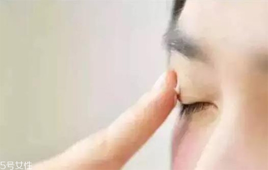 化眼妝對(duì)眼睛有害嗎？好看又迷人的眼妝