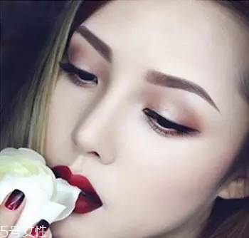 2018秋冬酒紅色眼妝怎么畫？神秘又有女人味的妝容