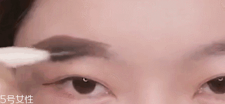 眉型常見失誤有哪些？眉頭壓實很難看