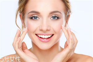 開眼角拆線后怎么清潔眼部？開眼角后可以適當洗臉清潔