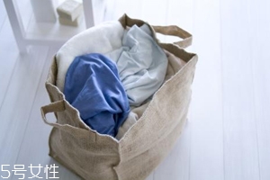 內(nèi)褲和襪子一起洗會(huì)有哪些危害？分情況對(duì)待