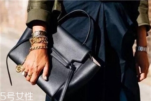 celine鯰魚包專柜價(jià)格 跟著超模買準(zhǔn)沒(méi)錯(cuò)