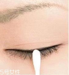 眼線液筆不出水怎么辦？畫眼線的常見誤區(qū)