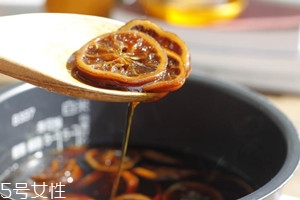 冰糖燉檸檬的功效有哪些？冰糖燉檸檬好處多多