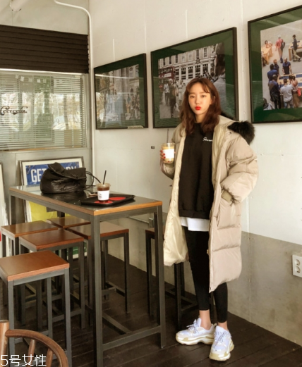 卡其色棉服怎么搭配？盡顯冬日氣質(zhì)范兒