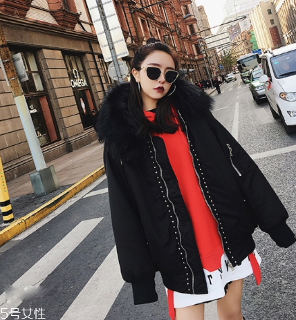 紅色衛(wèi)衣適合什么人穿？紅紅火火過新年