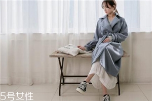 呢大衣搭配什么裙子好看？冬天也能萬(wàn)種風(fēng)情