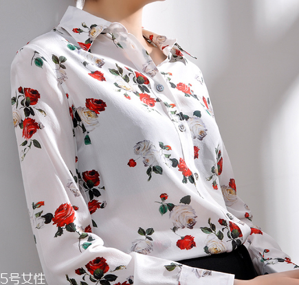 怎么穿衣服有女人味？跟著她學(xué)就對了