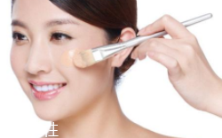 怎么打造裸妝底妝？粉底色號要選好