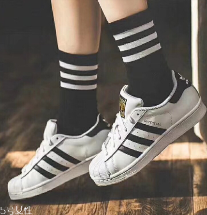 阿迪達(dá)斯有40.5碼嗎？阿迪達(dá)斯鞋碼這樣挑