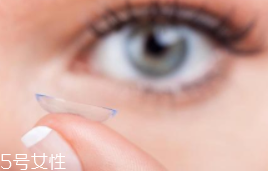 軟性隱形眼鏡人人都能戴嗎？糖友不能戴