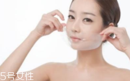 面膜不服帖怎么辦？中間剪開更好敷