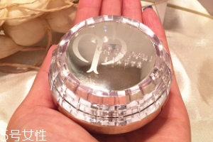 CPB晶致眼霜油不油？水油科學(xué)配比
