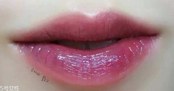 ysl唇釉怎么涂出玻璃唇？打造獨(dú)特唇色