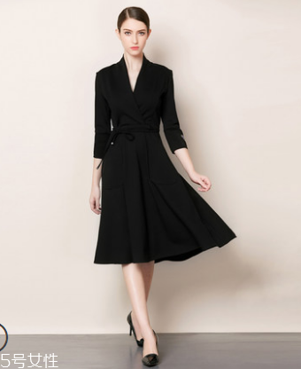 年會(huì)穿什么衣服合適？搶鏡年會(huì)小禮服最佳