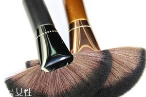 散粉刷該如何清洗？勿用堿性洗滌劑
