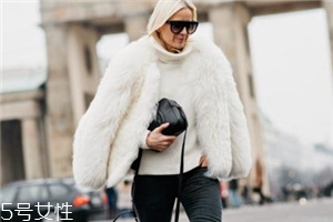 白色皮草怎么搭配？專屬于冬季的圣潔女神范兒