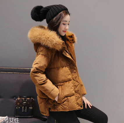 小個(gè)子女生適合什么款式棉服？打造冬日浪漫情緣