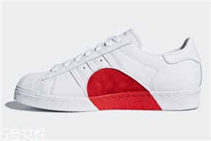 阿迪達(dá)斯情人節(jié)限定版愛(ài)心貝殼頭多少錢(qián)_在哪買(mǎi)？