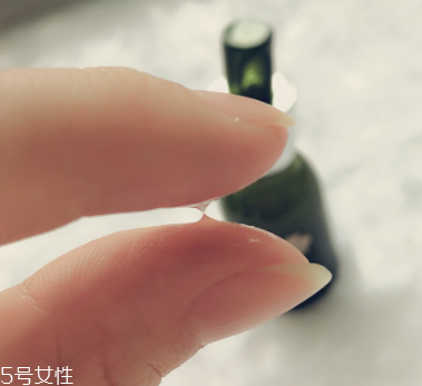 LA MER修護精華露孕媽能用嗎？適合產(chǎn)后去皺